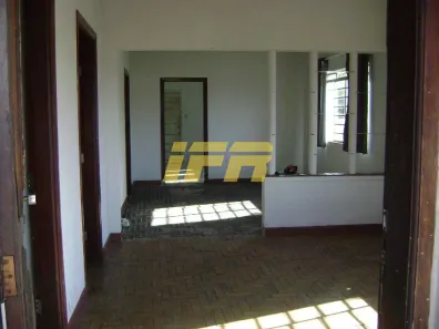 Imóvel Comercial com 4 Quartos à venda, 300m² no Centro, Taubaté