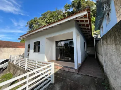 Casa com 2 Quartos para alugar, 84m² no Azambuja, Brusque
