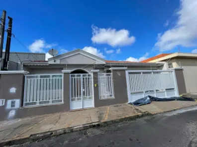 Casa com 3 Quartos à venda, 224m² no Vila Pinheiro Machado, Botucatu