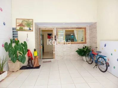 Casa com 3 Quartos à venda, 205m² no Jardim das Palmeiras, Uberlândia