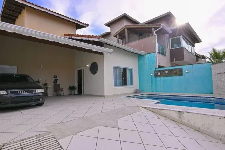 Sobrado com 3 Quartos à venda, 197m² no Centro, Peruíbe