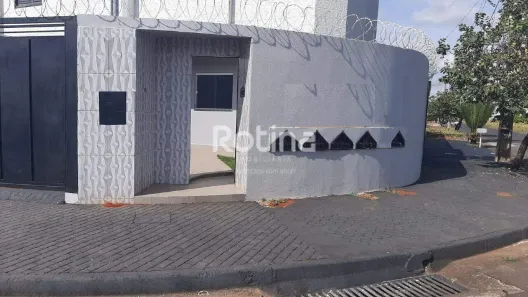 Casa com 2 Quartos para alugar, 75m² no Novo Mundo, Uberlândia