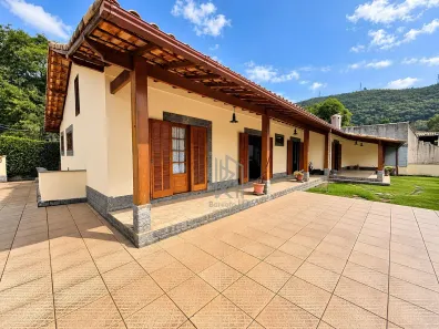 Casa com 4 Quartos à venda, 250m² no Nogueira, Petrópolis