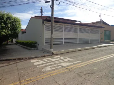 Casa com 3 Quartos à venda, 250m² no Conjunto Riviera, Goiânia