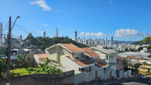 Sobrado com 3 Quartos à venda, 120m² no Ariribá, Balneário Camboriú