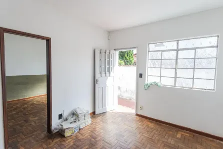 Casa com 2 Quartos para alugar, 100m² no Sagrada Família, Belo Horizonte