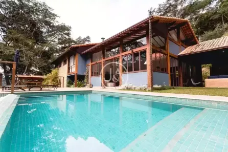 Casa com 3 Quartos para venda ou aluguel, 400m² no Itaipava, Petrópolis