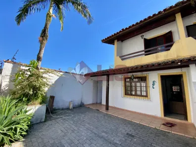 Casa com 2 Quartos para alugar, 150m² no Martim de Sá, Caraguatatuba