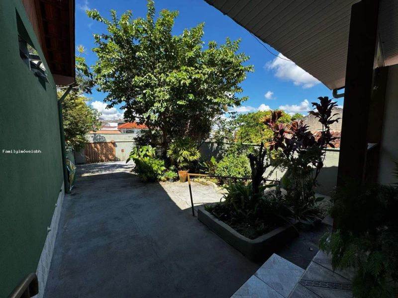 Casa com 3 quartos — Dom Joaquim, Belo Horizonte