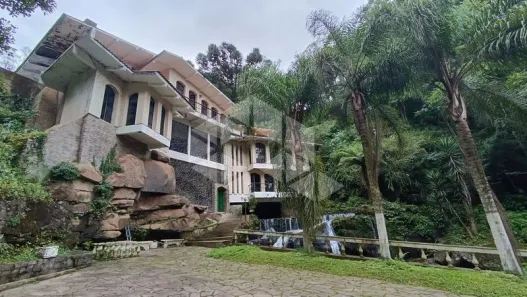 Prédio Comercial com 8 Quartos para alugar, 1200m² no Galópolis, Caxias do Sul