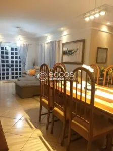 Casa com 3 Quartos à venda, 230m² no Cidade Jardim, Uberlândia