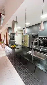 Sobrado com 3 Quartos à venda, 201m² no Jardim Montecatini, Londrina