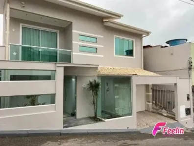 Casa com 4 Quartos à venda, 170m² no Coloninha, Florianópolis
