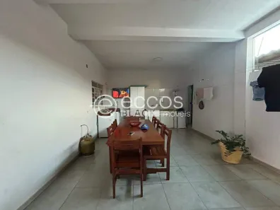 Casa com 3 Quartos à venda, 240m² no Jardim Europa, Uberlândia