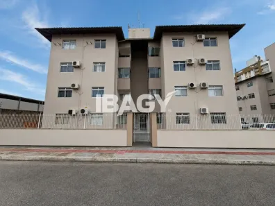 Apartamento com 2 Quartos para alugar, 58m² no Pagani, Palhoça