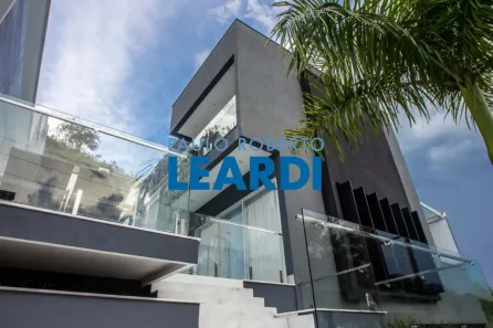 Casa de Condomínio com 3 Quartos à venda, 708m² no Jardim Imperial, Arujá