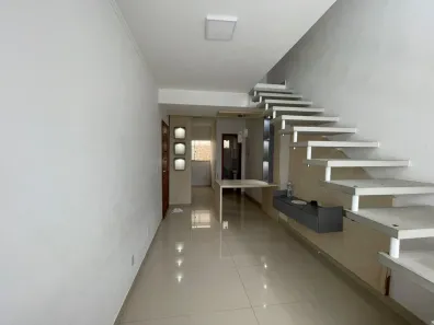 Sobrado com 2 Quartos para alugar, 70m² no Bela Vista, Palhoça