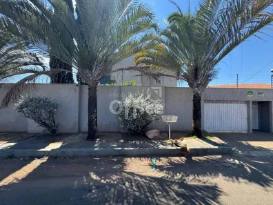 Casa com 3 Quartos para alugar, 215m² no Jardim Ana Paula, Anápolis