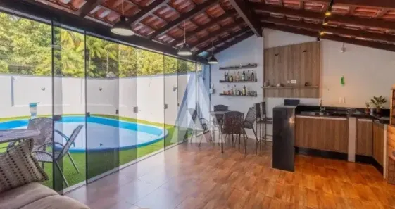 Sobrado com 3 Quartos à venda, 200m² no Itaum, Joinville