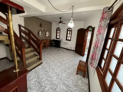 Sobrado com 3 Quartos para alugar, 218m² no Jardim Emília, Jacareí