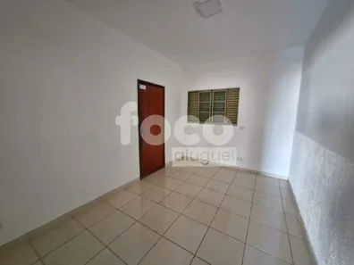 Casa com 2 Quartos para alugar, 200m² no Dona Zulmira, Uberlândia