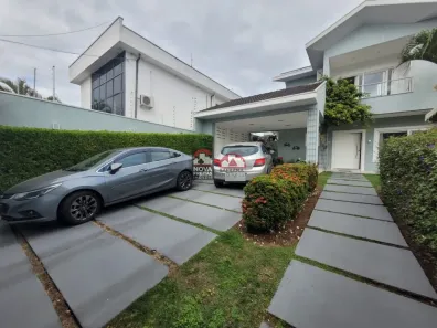 Sobrado com 4 Quartos à venda, 291m² no Jardim Siesta, Jacareí