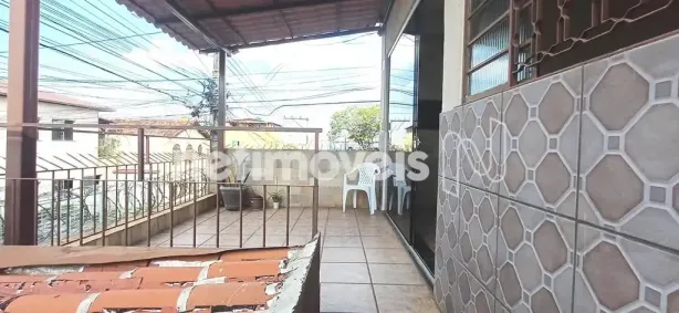 Casa com 3 Quartos à venda, 330m² no Carlos Prates, Belo Horizonte