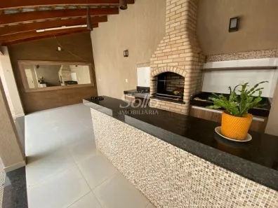 Casa com 3 Quartos para alugar, 240m² no Nova Uberlândia, Uberlândia