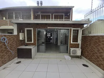 Casa com 3 Quartos à venda, 193m² no Medianeira, Porto Alegre