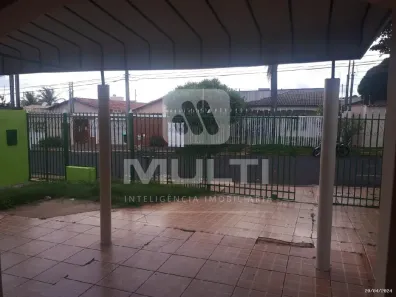 Casa com 3 Quartos para alugar, 180m² no Umuarama, Uberlândia