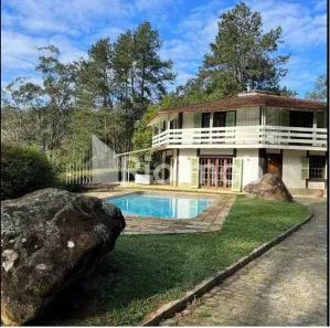 Casa com 10 Quartos à venda, 750m² no Quarteirão Brasileiro, Petrópolis