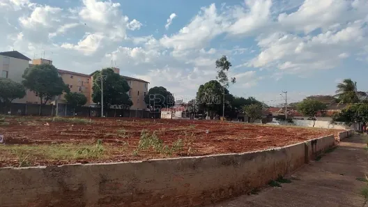 Lote/Terreno à venda, 305m² no Jardim Vitória, Araraquara
