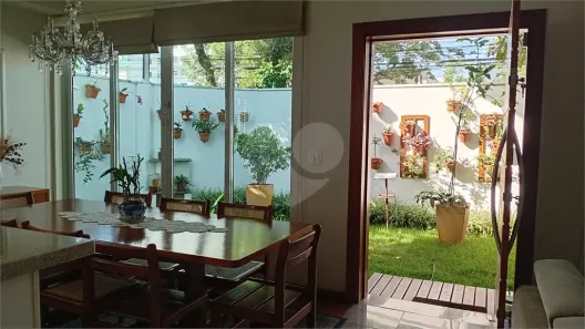 Sobrado com 4 Quartos à venda, 249m² no Vila Gilda, Santo André