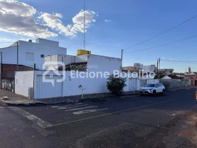 Casa com 3 Quartos à venda, 290m² no Santa Mônica, Uberlândia