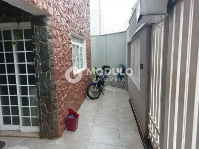 Sobrado com 5 Quartos à venda, 350m² no Jardim Patrícia, Uberlândia