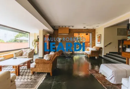Casa com 4 Quartos à venda, 300m² no Pacaembu, São Paulo