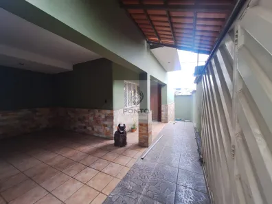 Casa com 3 Quartos para alugar, 240m² no Queluz, Conselheiro Lafaiete