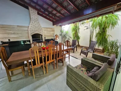 Casa com 4 Quartos à venda, 225m² no Santa Rosa, Uberlândia