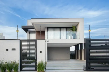 Casa com 4 Quartos à venda, 311m² no Cidade Industrial, Curitiba
