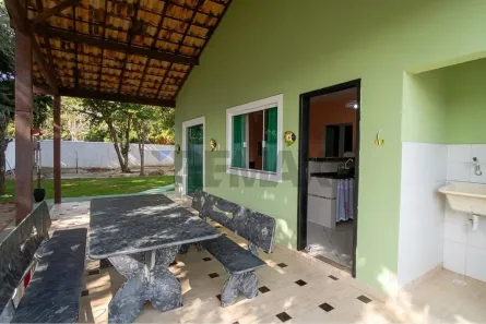Casa de Condomínio com 2 Quartos para alugar, 72m² no Caravelas, Armação dos Búzios