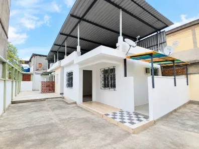Casa com 1 Quarto para alugar, 50m² no Vila Bela Vista, Duque de Caxias