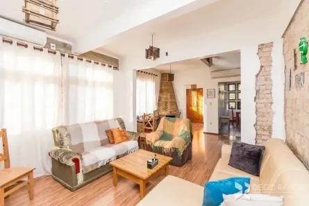 Casa com 3 Quartos à venda, 160m² no Medianeira, Porto Alegre