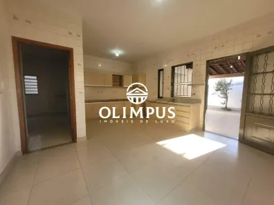 Casa com 3 Quartos à venda, 208m² no Santa Mônica, Uberlândia