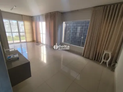 Casa de Condomínio com 3 Quartos à venda, 250m² no Granja Marileusa, Uberlândia