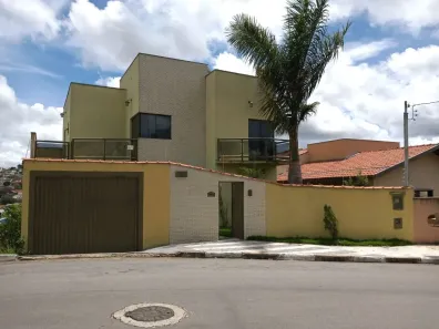 Casa com 3 Quartos à venda, 174m² no Parque Primavera, Poços de Caldas