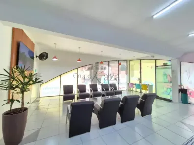 Prédio Comercial com 13 Quartos à venda, 600m² no Centro, Jacareí