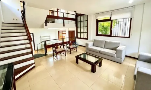 Casa com 5 Quartos para alugar, 300m² no Itacorubi, Florianópolis