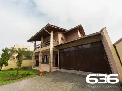 Sobrado com 3 Quartos à venda, 238m² no Vila Nova, Joinville