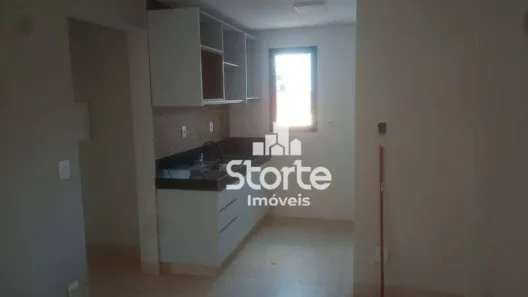 Apartamento com 3 Quartos para alugar, 50m² no Umuarama, Uberlândia