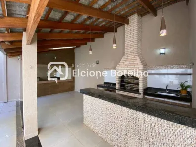 Casa com 3 Quartos para alugar, 245m² no Nova Uberlândia, Uberlândia